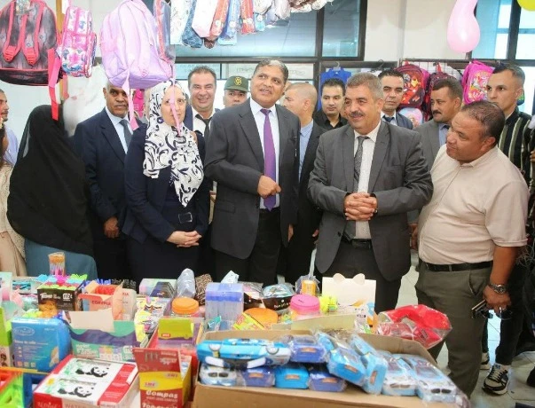 والي سعيدة مرموري يفتتح معرض المستلزمات المدرسية بمكتبة المطالعة ..بيع مباشر و بأسعار تنافسية