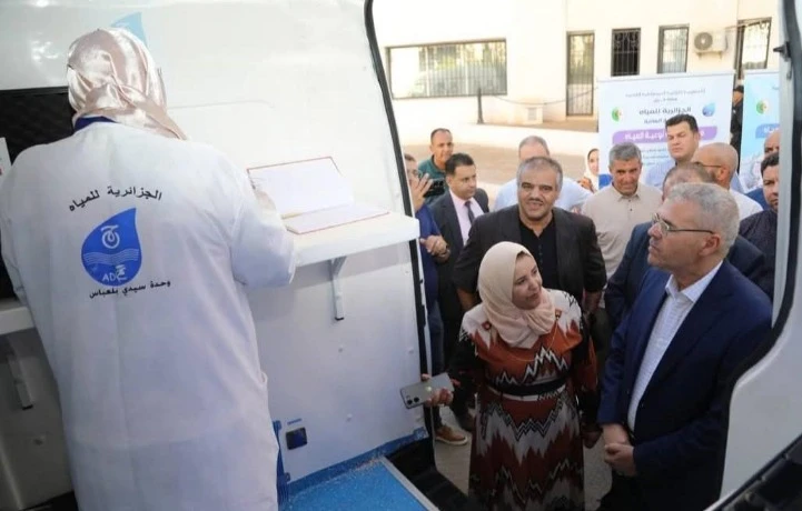 لتحسين خدمات قطاع الري بسيدي بلعباس ...  الوالي حاجي يسلّم مخبرين متنقلين وآلات حفر للجزائرية للمياه