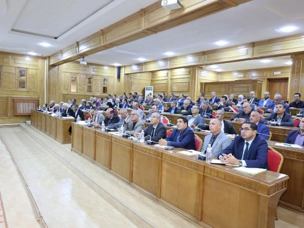 خلال اجتماعه مع المجلس التنفيذي... والي تيسمسيلت بوزايد يؤكد على التكفّل بانشغالات المواطنين