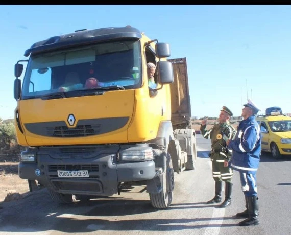 تحت شعار " معا لشتـــاء دون حوادث " ....شرطة بلعباس تنظم حملات تحسيسية حول السلامة المرورية