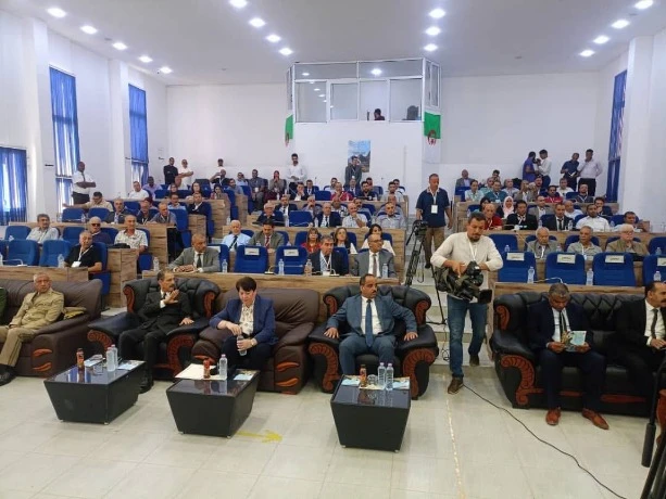 افتتاح ورشة وطنية حول "الجيولوجيا الجزائرية"  ببني عباس ...مجهودات  مكثفة لتطوير قطاع المناجم والصناعات المنجمية