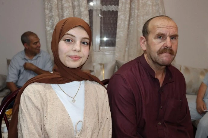 17 ناجحا بتقدير امتياز بتيسمسيلت .. بارق هديل في المرتبة الأولى بـ 18,88