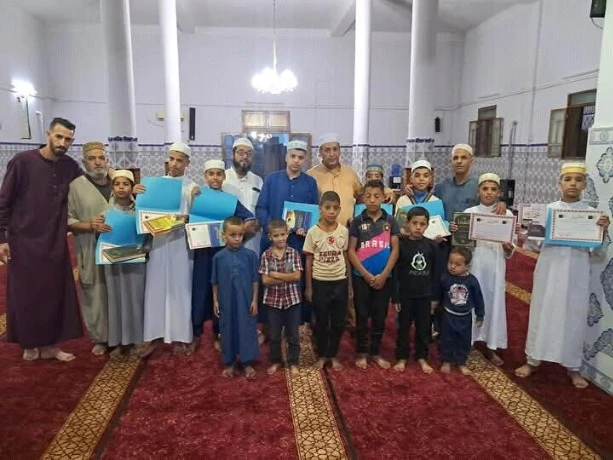 المدرسة القرآنية فاطمة بنت أبي بكر الصديق بسعيدة....تكريم حفظة كتاب الله  في أجواء روحانية مميزة