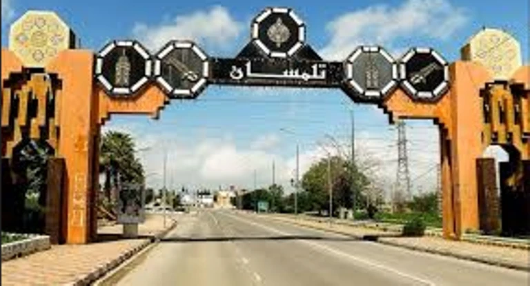 تحضيرات الاحتفال بعيدي الاستقلال والشباب : مدينة تلمسان تتزيّن بالأعلام الوطنية والألوان