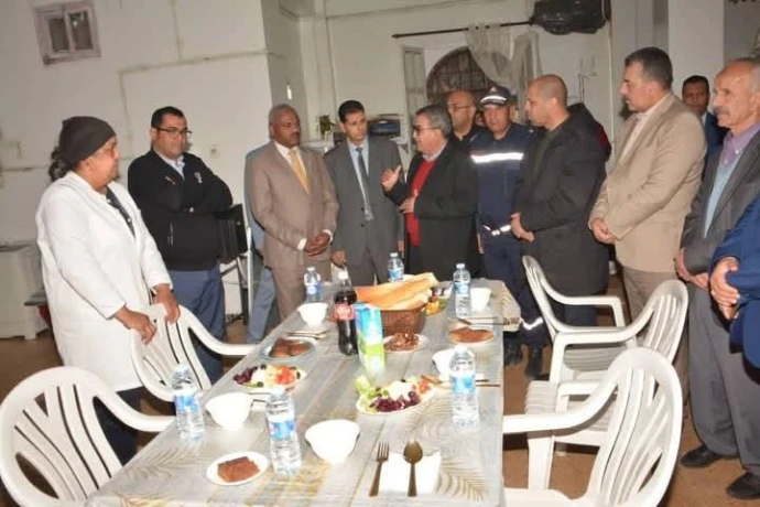 والي عين تموشنت مبروك أولاد عبد النبي  يعاين موائد الإفطار...   تثمين لمجهودات المتطوعين والمحسنين
