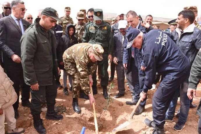 اليوم الدولي للغابات بالنعامة...غرس أكثر من 1200 شجرة بمكمن بن عمار