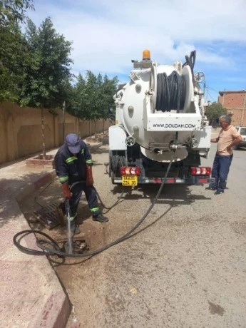 للوقاية من خطر الفيضانات بتيسمسيلت ..حملات مكثفة لتطهير البالوعات والمجاري المائية