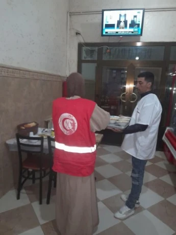 لجنة الهلال الأحمر الجزائري بتيسمسيلت .... تسليم 3000 طرد غذائي للمحتاجين