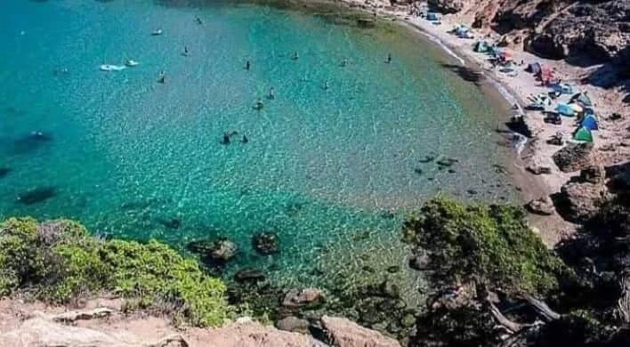 شاطئ "البرج الأبيض" بوهران...وجهة مفضلة للعائلات