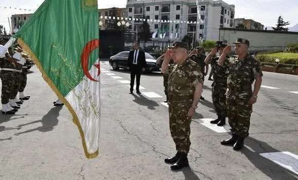 الفريق أول شنقريحة في زيارة عمل وتفتيش إلى القاعدة المركزية للإمداد بالناحية العسكرية الأولى