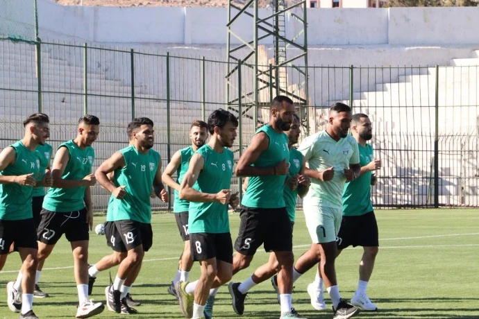 جمعية وهران تكثف تحضيراتها لمواجهة اتحاد بشار