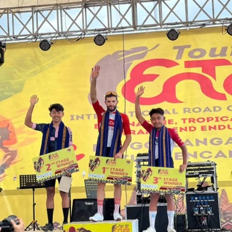 يوسف رقيقي بطل  المرحلة الخامسة....انتصار جزائري لامع في طواف إنتيتي  للدراجات بإندونيسيا