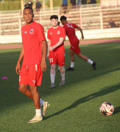 أ ولمبي الشلف يشرع في التحضير لمباراة المولودية...  فؤاد بوعلي يراهن على عودة عبادة وتعافي خوجة من الإصابة