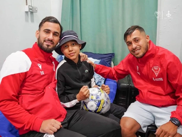 الحمراوة يزورون الأطفال المرضى بالسرطان في مستشفى "الحاسي"...لحظات أمل  تزرع  ابتسامات أقوى من الألم