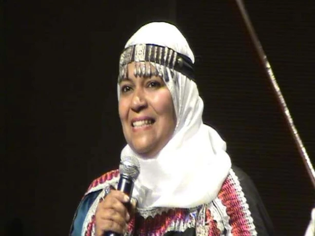 الوفاء للرمل وللصحراء....ألبسُ الصحراء حبّا و فخرا