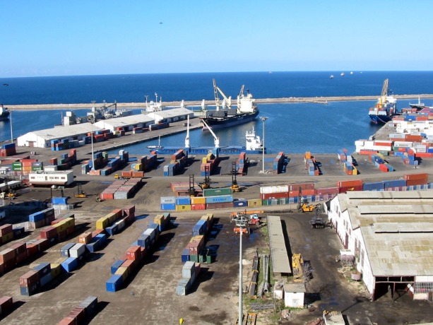 ارتفاع حجم الصادرات خارج المحروقات بنسبة تفوق 185 بالمائة  خلال الثلاثي الأول من العام  الجاري بميناء وهران