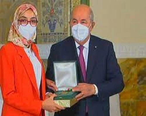 الرئيس تبون يكرم المتفوقين الأوائل في شهادتي الباكالوريا والتعليم المتوسط