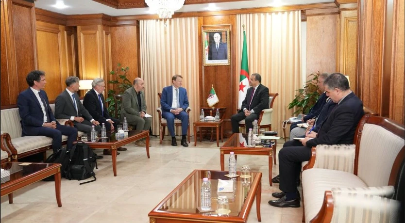 عرقاب يستقبل رئيس مجلس إدارة المجمع الألماني "في أن جي أ جي"