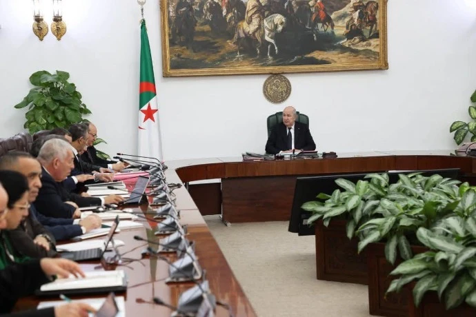 رئيس الجمهورية يأمر بتنصيب تعاونيات فلاحية تابعة ل"أغروديف" للتكفل بكراء الآلات الفلاحية