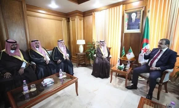 السيد عرقاب يستقبل وفدا من رجال الأعمال السعوديين