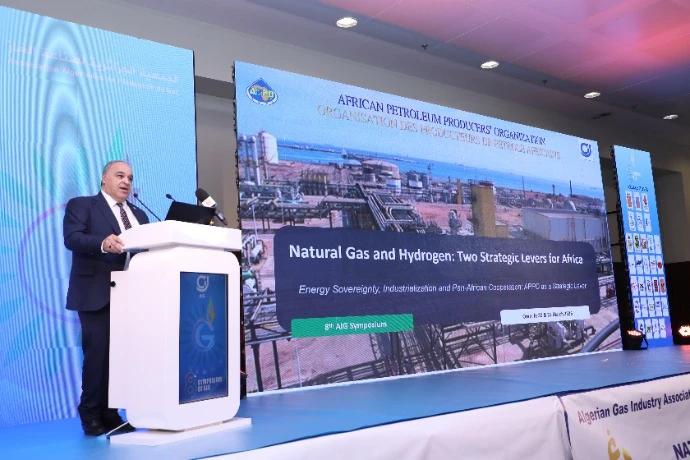 700 خبير يشاركون في  الندوة الثامنة لصناعة الغاز بوهران : دعم مسار التحول الطاقوي