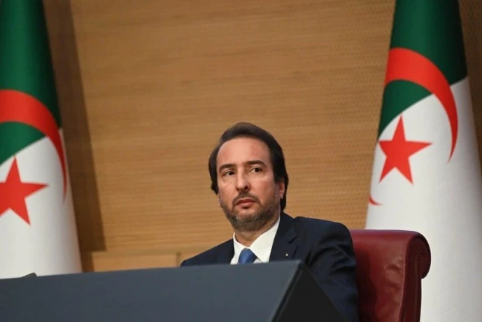 مجلس التجديد الاقتصادي الجزائري يعلن عن الغاء زيارته الى فرنسا واجتماعه مع  "ميديف"