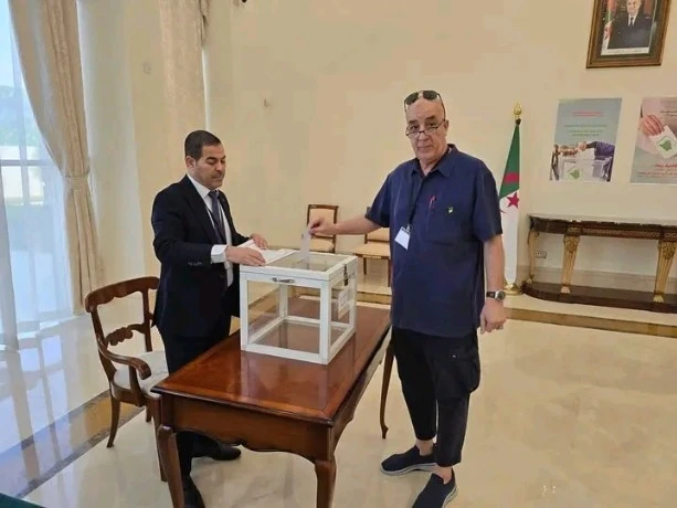 أفراد الجالية الوطنية يواصلون الإدلاء بأصواتهم في أديس أبابا و  جيبوتي