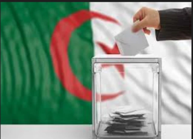 حساني شريف يؤكد أن الانتخابات الرئاسية المقبلة  "استحقاقا وطنيا مفصليا"