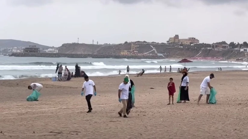 من تنظيم الإذاعة الجزائرية-  القناة الثالثة- بالأندلسيات .... انطلاق الطبعة 17 للحملة الوطنية لمنظفي الشواطئ