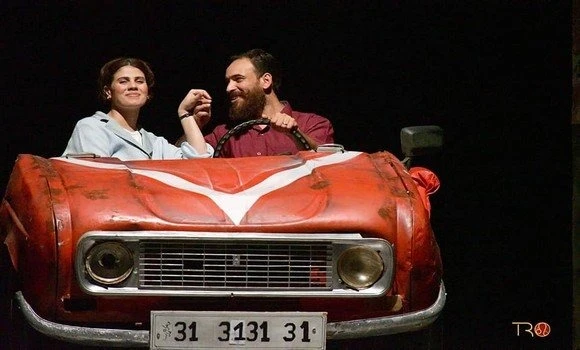 المسرح الجهوي بوهران : مسرحية "العازب" في جولة عبر الوطن