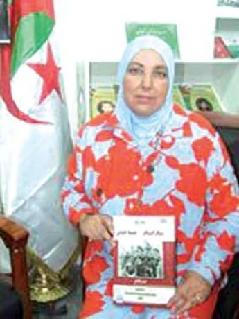 الشاعرة والصحفية زهرة برياح من جريدة "الجمهورية" :"  الأدب سبق الإعلام في مساري الإبداعي والكتابة انعكاس لإنسانيتي"