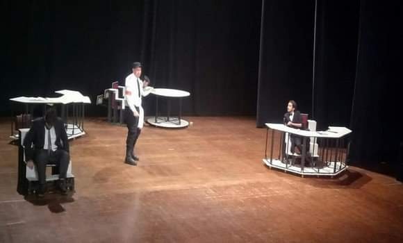 عرض مسرحية "متحف المجانين " بالجزائر العاصمة