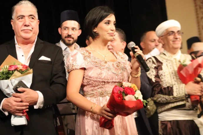 وهران تتلألأ بعبق الأندلس: ليلة استثنائية بالمسرح الجهوي عبد القادر علولة