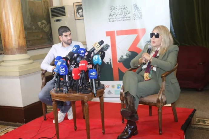 نادية الجندي  في ندوة صحفية .. فخورة بتواجدي بالجزائر ، قبلة النضال والمناضلين