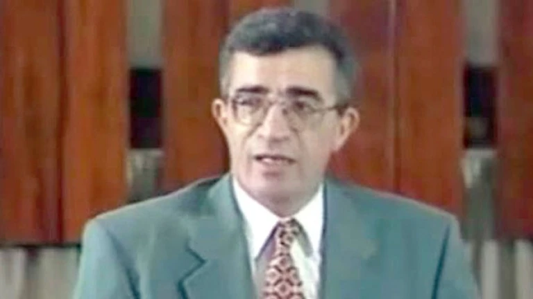 الاتحاد العام للعمال الجزائريين ينظم وقفة ترحم على روح الفقيد عبد الحق بن  حمودة في الذكرى ال29 لاغتياله