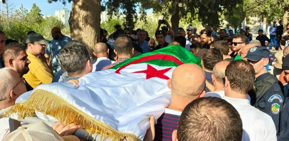 باتنة جثمان عضو مجلس الأمة ونجل الشهيد الرمز مصطفى بن بولعيد يوارى الثرى بمقبرة بوزوران