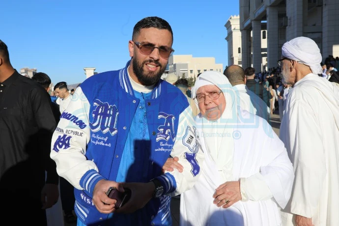 بثوب البهجة والتسامح العائلات تفتح باب التهاني ....قعدة العيد تصنع الأجواء الروحانية والاجتماعية