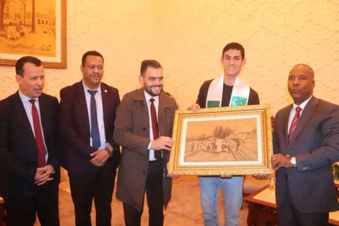 الشلف: الوالي يكرّم لاعب الفريق الوطني عيسى ماندي