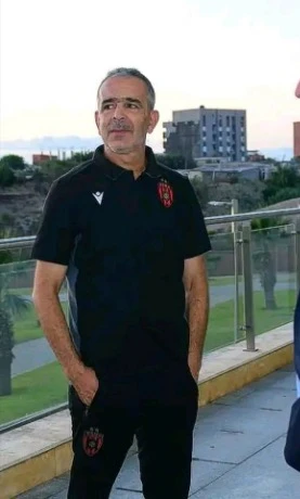 مولودية البيض: إقالة حجار وتعيين  محمد لاسات  مدربا جديدا للفرسان