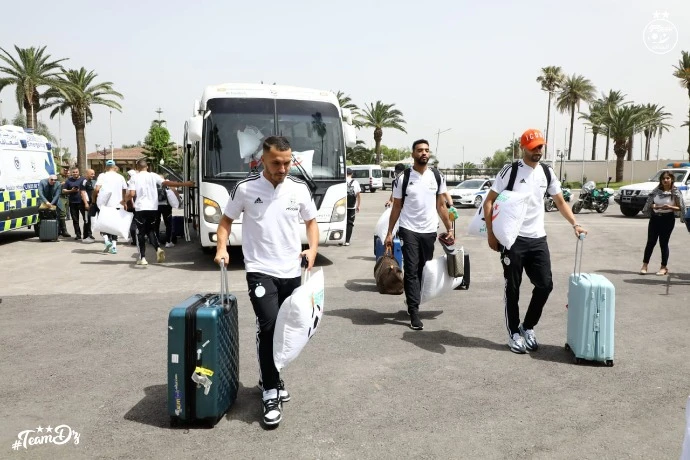 الخضر يتوجهون الى دار السلام تحسبا لمواجهة المنتخب التنزاني يوم  الأربعاء