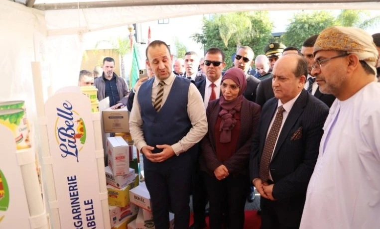 وفد عماني في زيارة إلى مجمع "لابال" لبحث فرص الشراكة