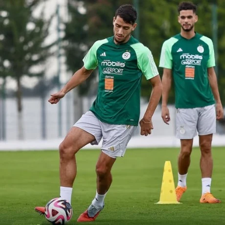 المنتخب الجزائري يجري حصة خفيفة للاسترجاع بمركز سيدي موسى