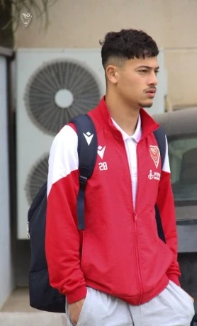 لاعب رديف الحمراوة  أسامة بن عطية يتنقل  إلى شبيبة القبائل  ...نحو فسخ عقود المسرحين  من طرف واحد