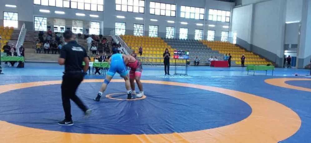 جموعي يتوج بذهبية المصارعة الإغريقية... الجزائر تفتتح رصيدها بفوز مستحق على مصر