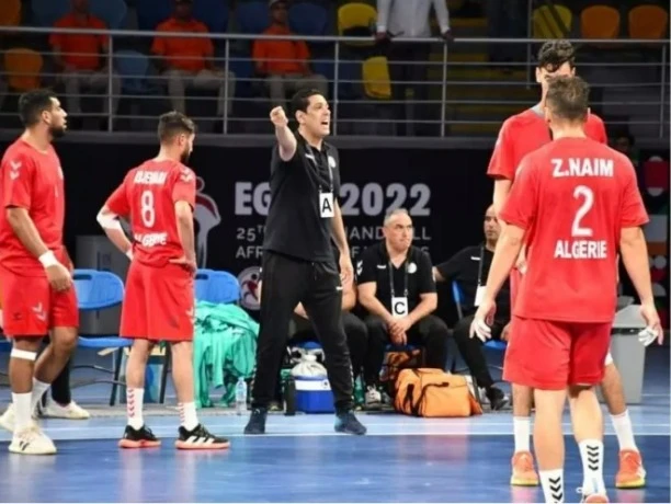 المنتخب الجزائري يفوز على الغابون (25-23) ويتأهل للدور الربع النهائي