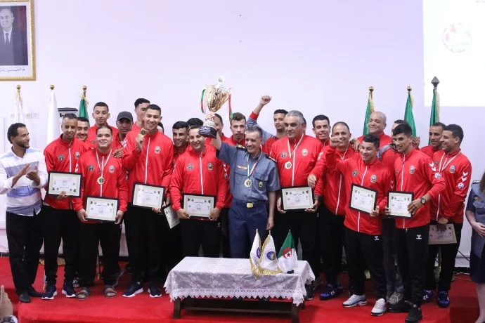 المديرية الجهوية لجمارك وهران تحتفي بأبطال كأس المديرية العامة لكرة القدم