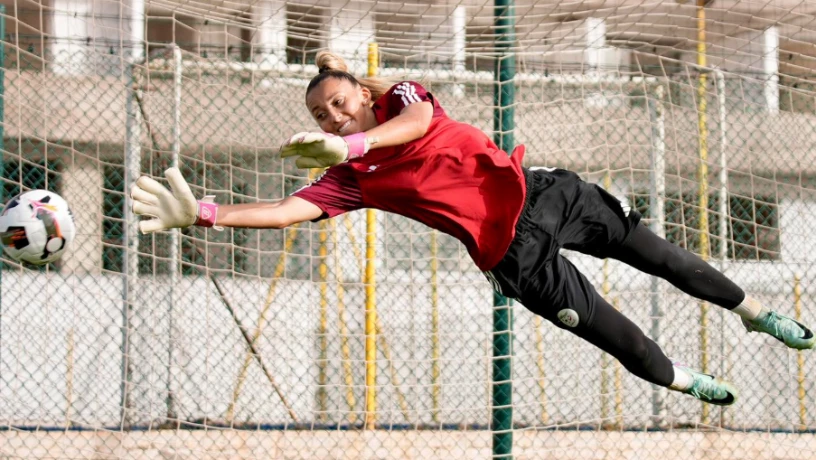 المنتخب الوطني النسوي لكرة القدم : الجزائرية يمينة نقازي ضمن المرشحات لجائزة أفضل حارسة مرمى إفريقية لعام 2025