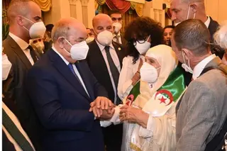 رئيس الجمهورية  يلتقي أفرادا من الجالية الوطنية بإيطاليا