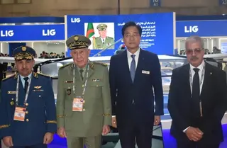 الفريق أول السعيد شنقريحة يزور معرض "أداكس 2025" بجمهورية كوريا