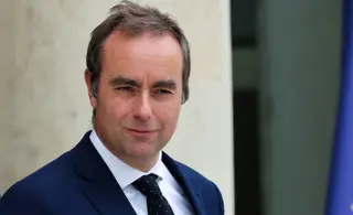 فرنسا: استقالة رئيس الوزراء سيباستيان لوكورنو